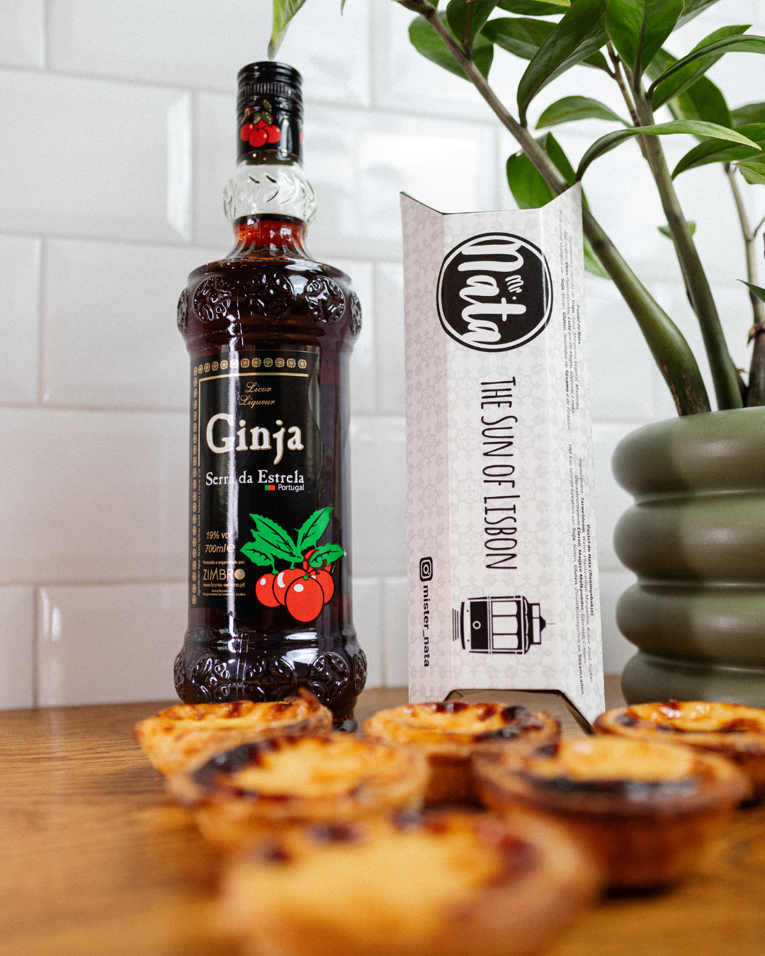 Bottle of Ginjinha + 6 Pastel de Nata Original