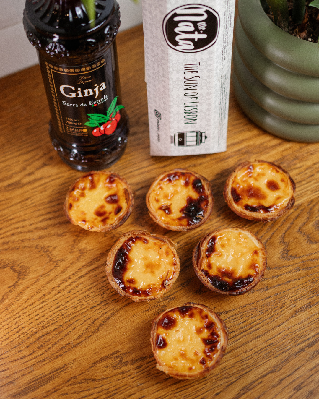 Bottle of Ginjinha + 6 Pastel de Nata Original