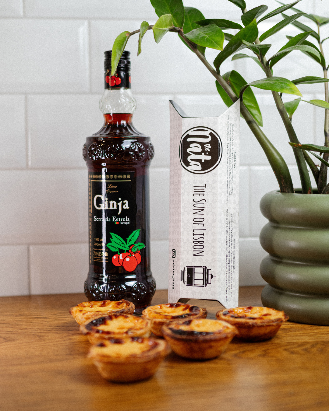 Bottle of Ginjinha + 6 Pastel de Nata Original